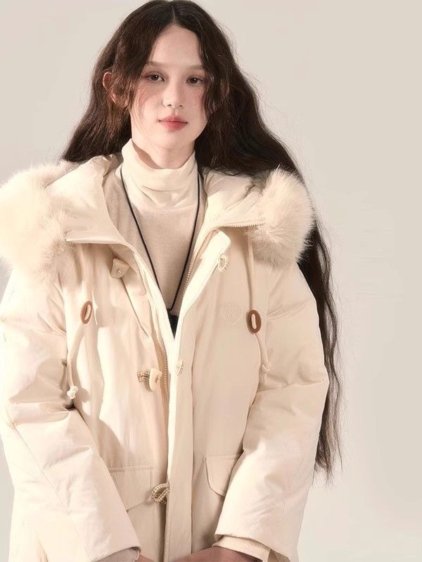 雪中飞冬季新款中长款复古甜美少女感保暖毛领连帽牛角扣高密羽绒