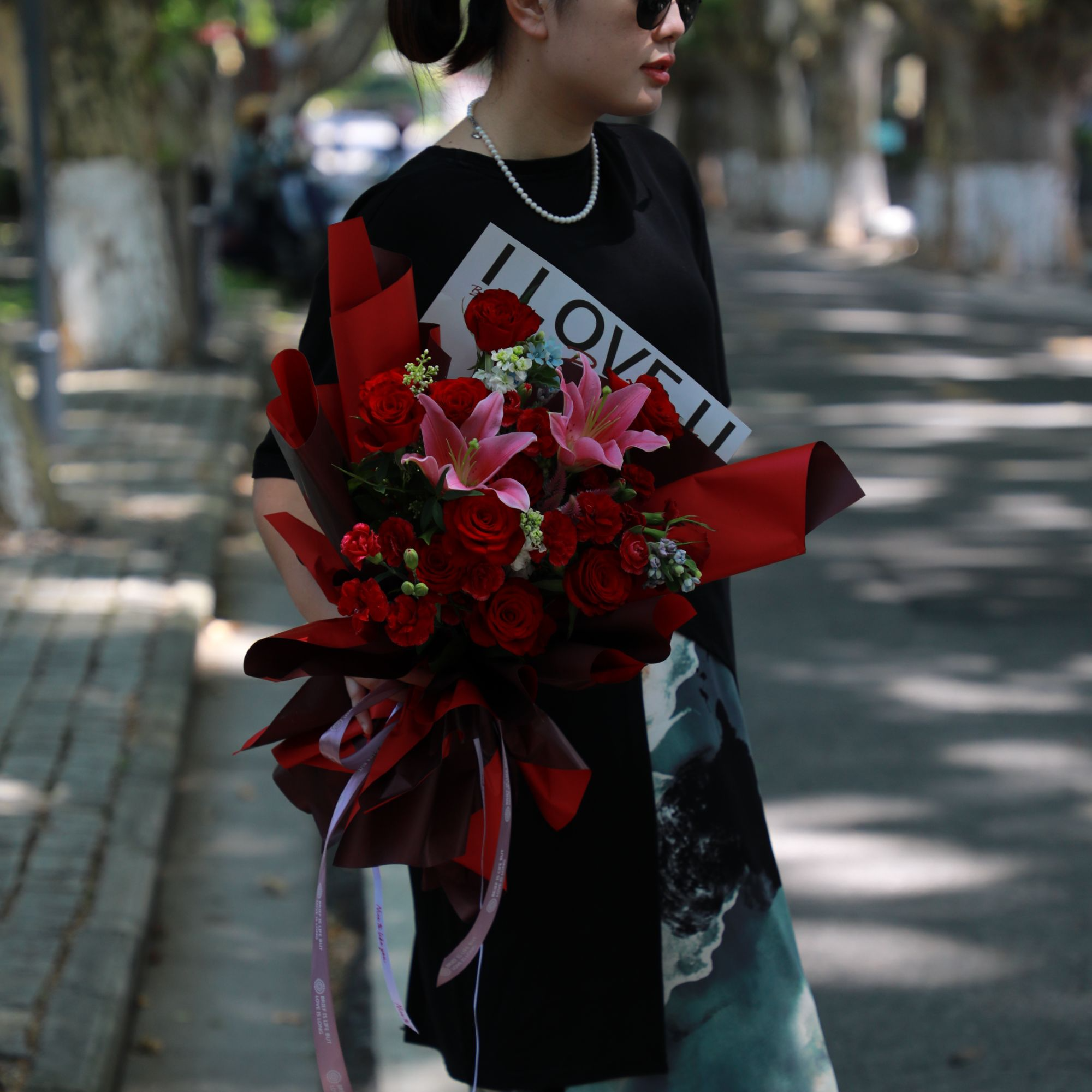 《一生挚爱》红色系经典花束19支玫瑰