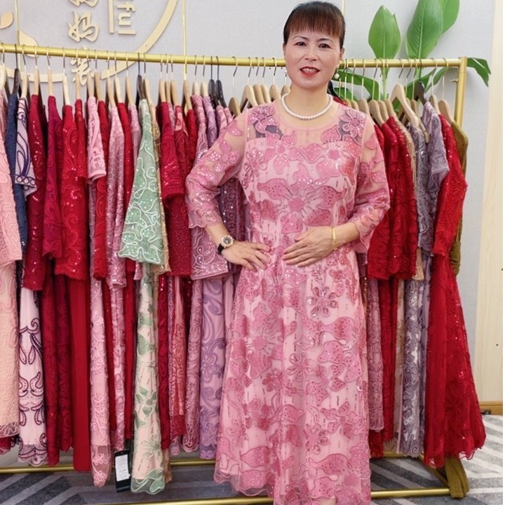 断-码-断-色 高端洋气女中长款盘花刺绣连衣裙