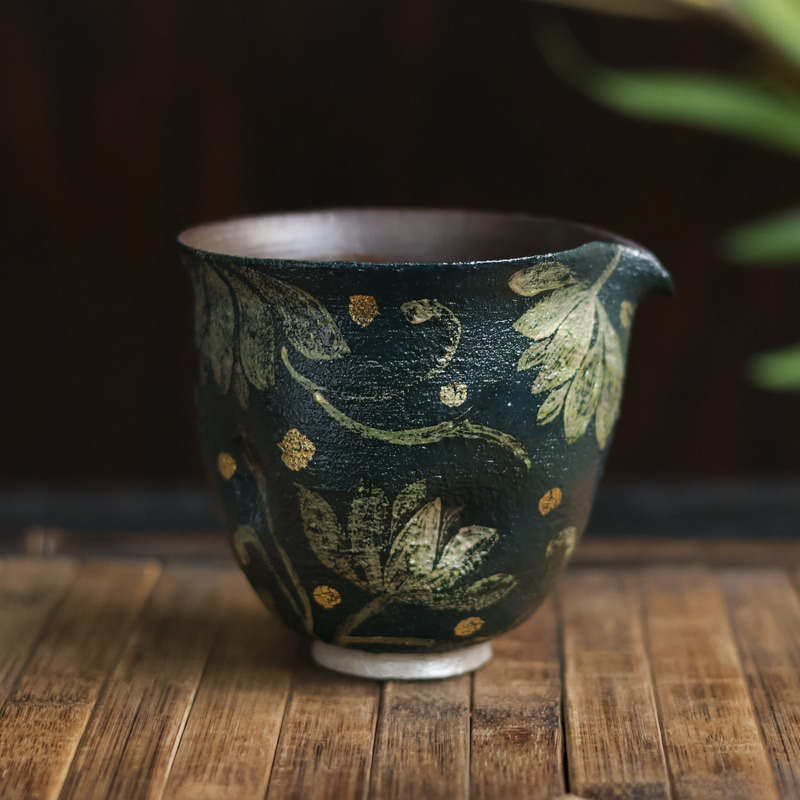 【小田甄陶】缠枝莲纹手捏公道杯170cc-炼陶（蕉白S0207）