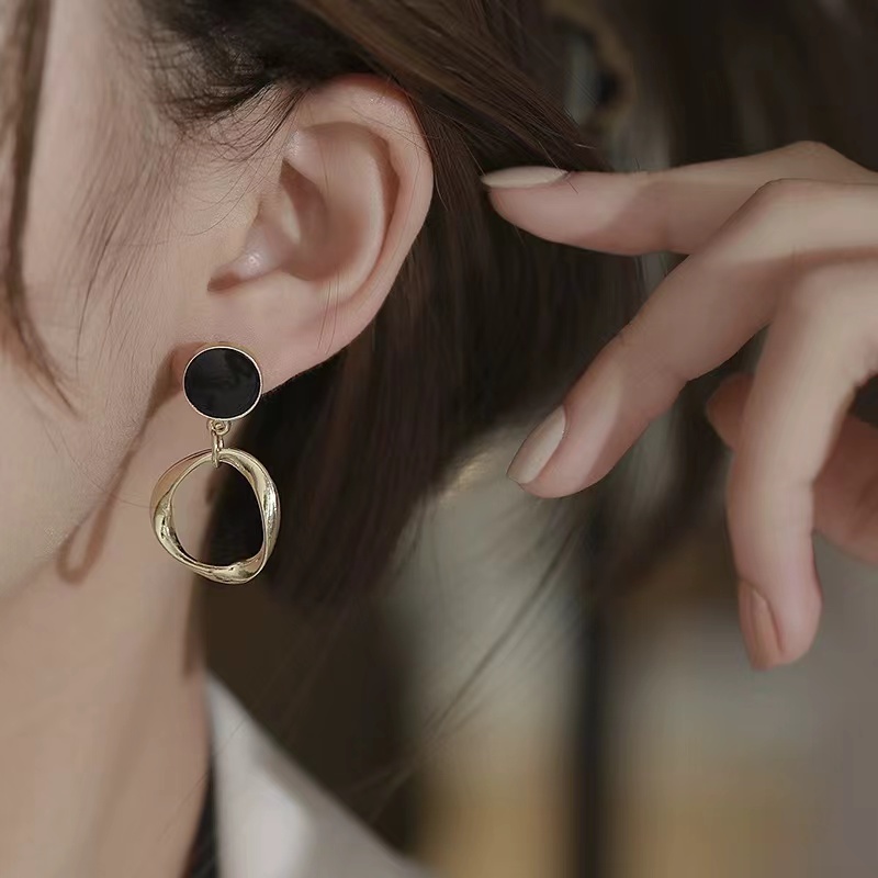 合金耳饰 秋冬法式轻奢赫本风圆圈耳夹简约个性小众网红气质耳饰