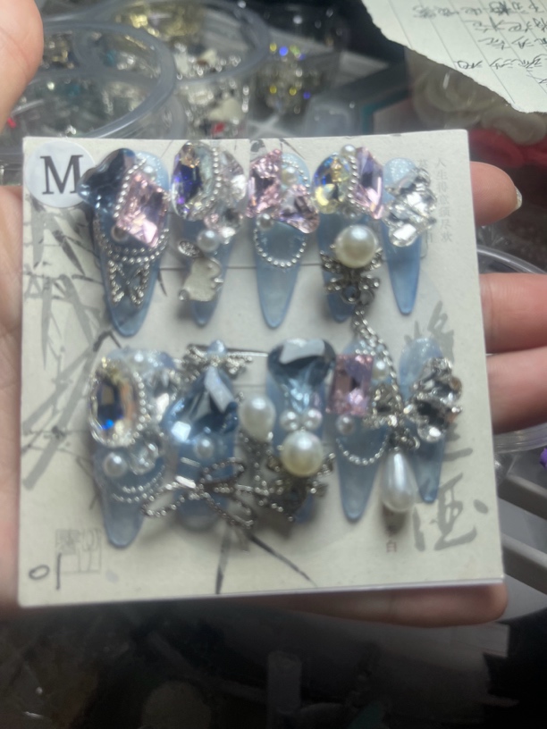 轻奢穿戴甲   自行备注码数   款式随机