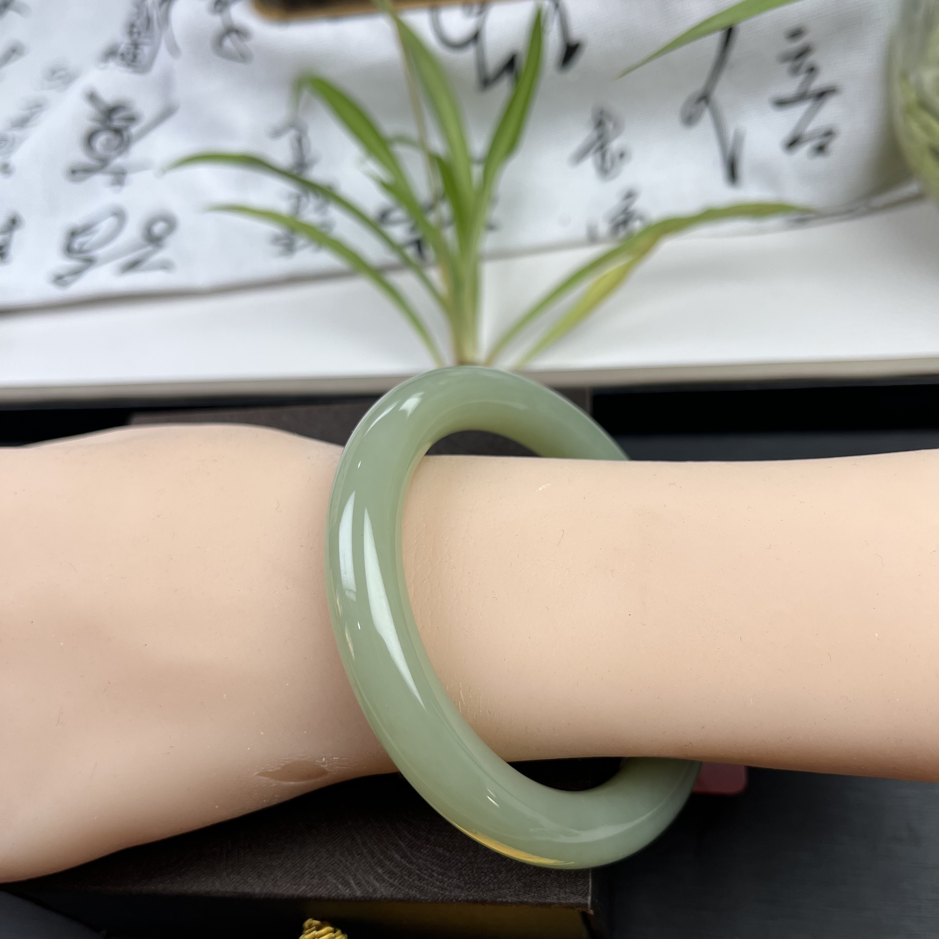 和田玉俄料手镯口径：58.8