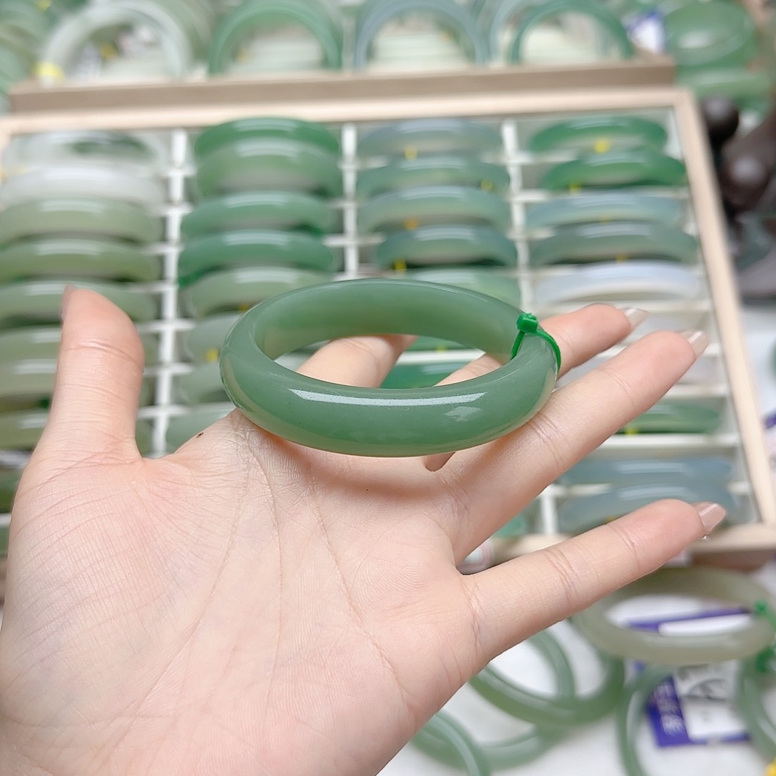 石英质玉手镯未镶嵌5657口径