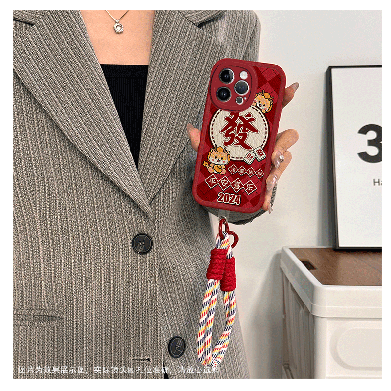 新年菱格福龙适用iPhone13Pro手机壳手提挂绳皮纹女款全包保护壳