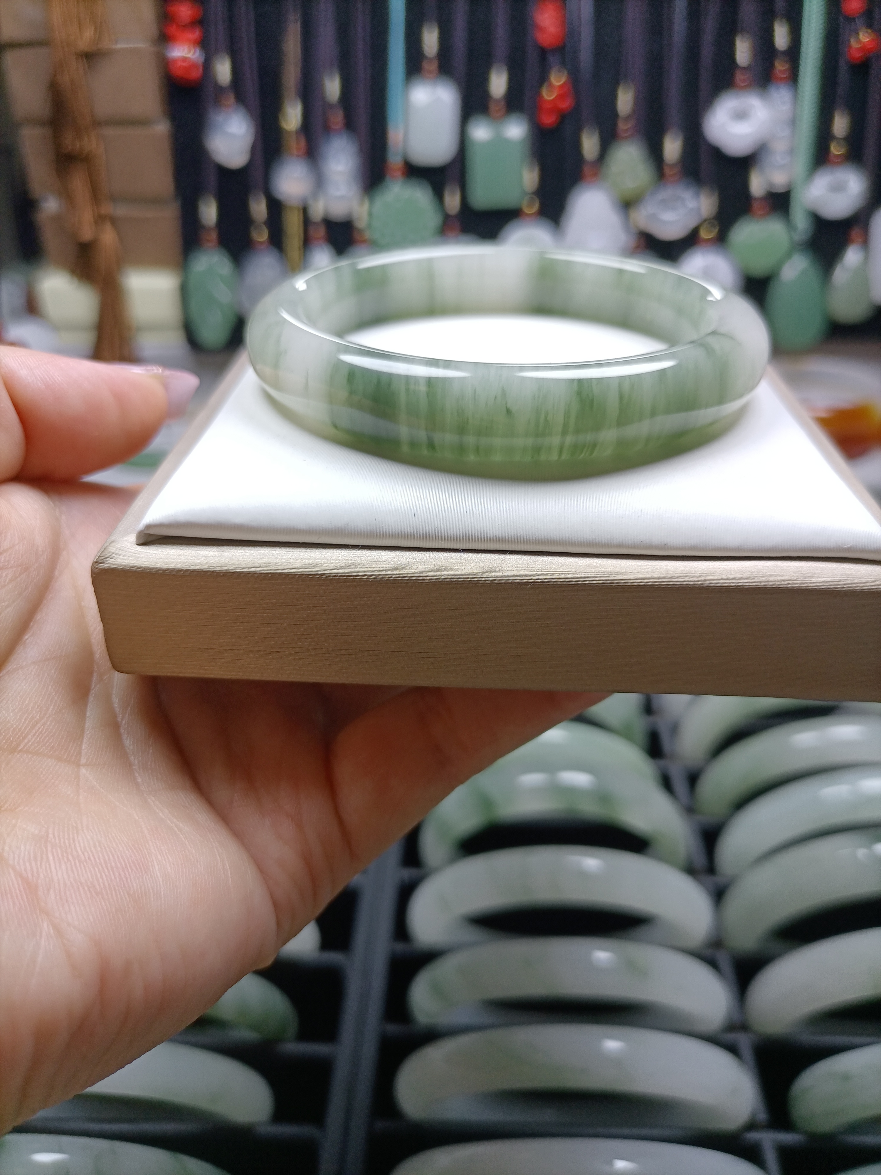 天然玉石石英质玉天山翠手镯