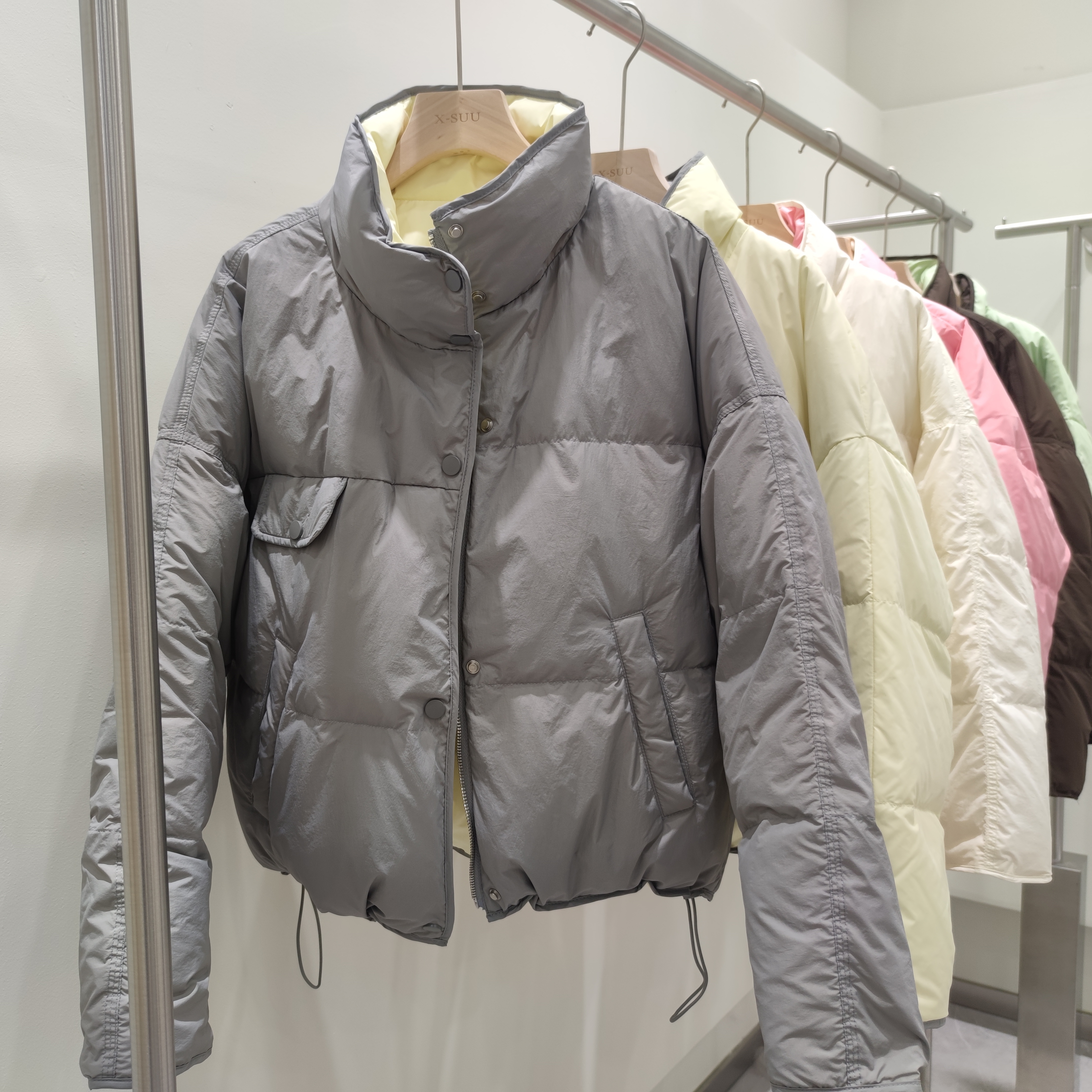 拼色双面穿韩系短款羽绒服宽松简约立领冬季白鸭绒