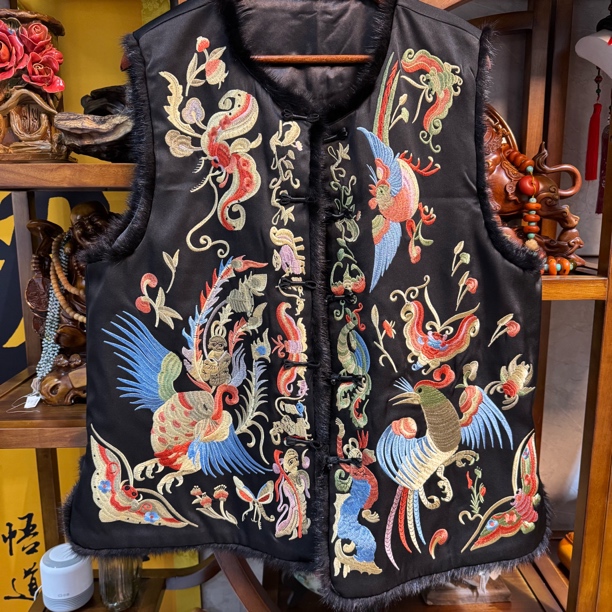 云贵人刺绣马甲4085