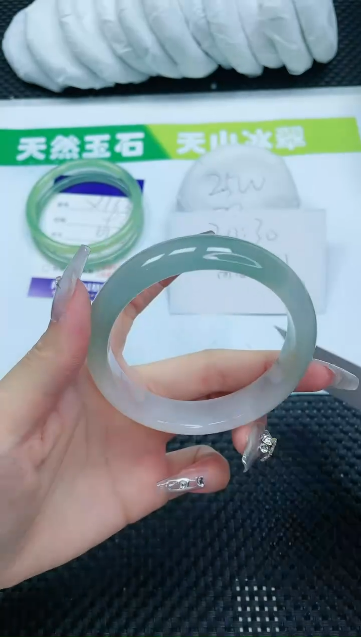 【闪购商品】石英质玉手镯未镶嵌12X164-60