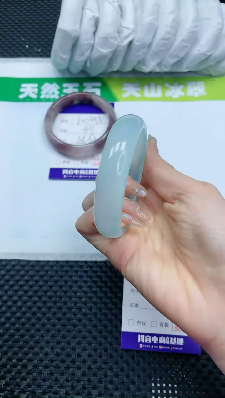 【闪购商品】石英质玉手镯未镶嵌12K406-56