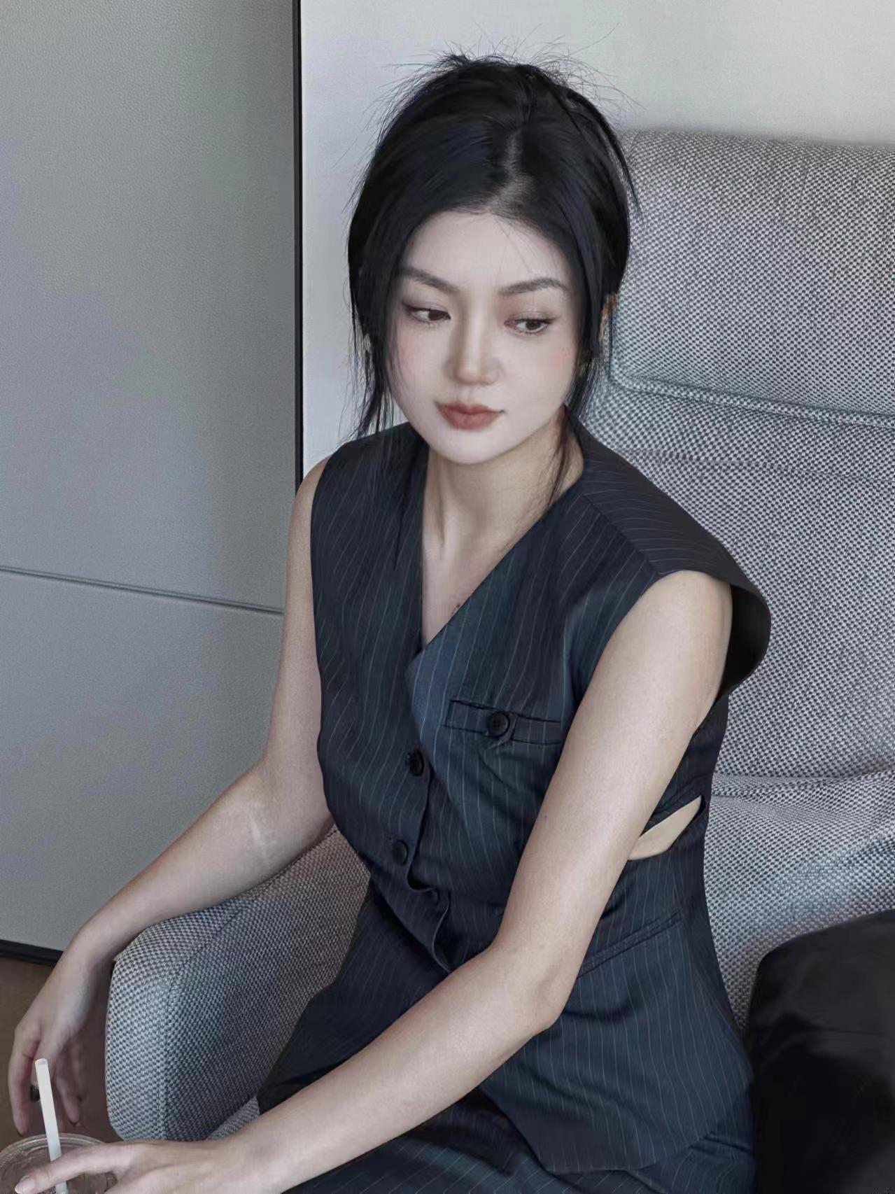 【收藏】设计师款限量款竖条纹镂空腰西装马甲