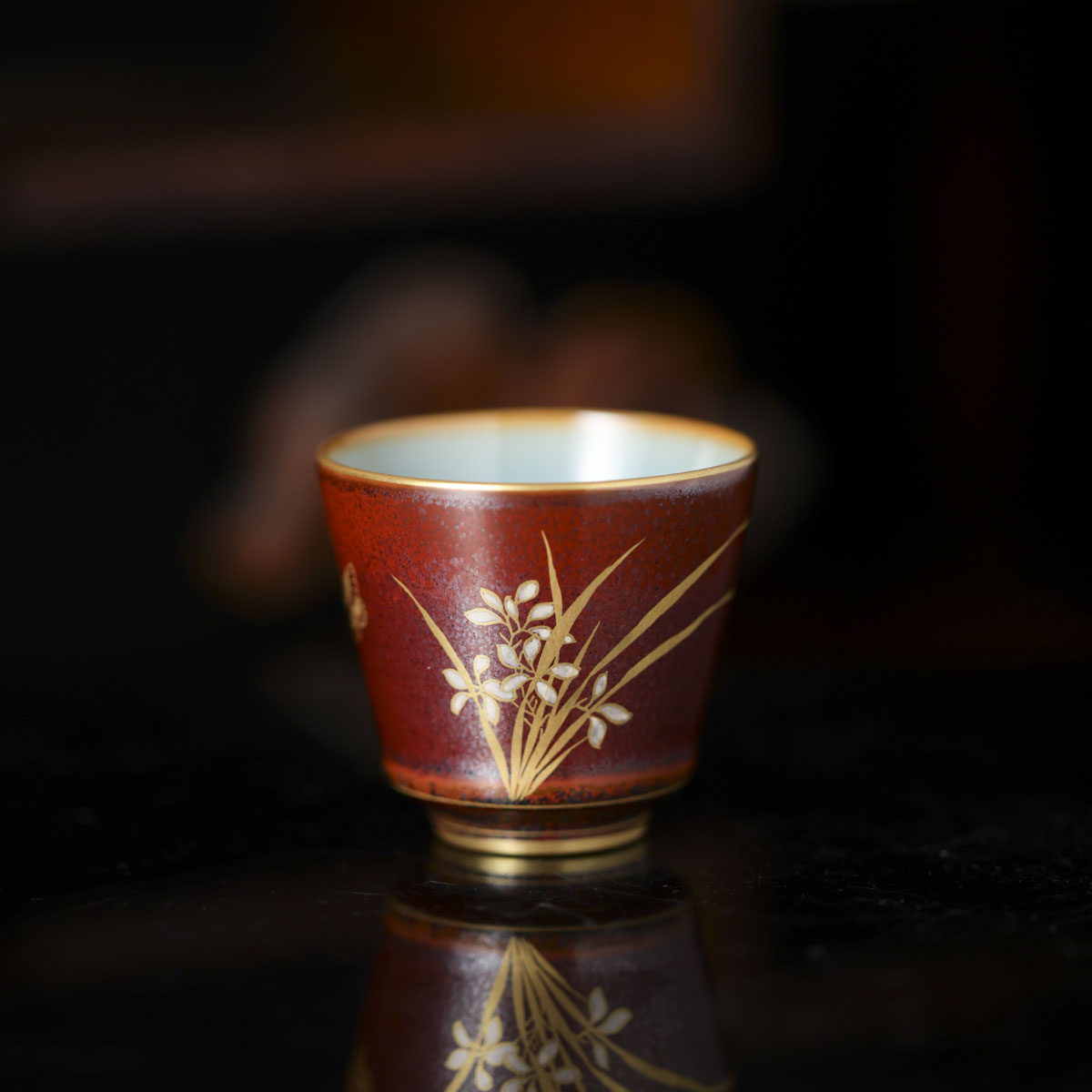 自慢堂--小松风杯铁锈红兰花