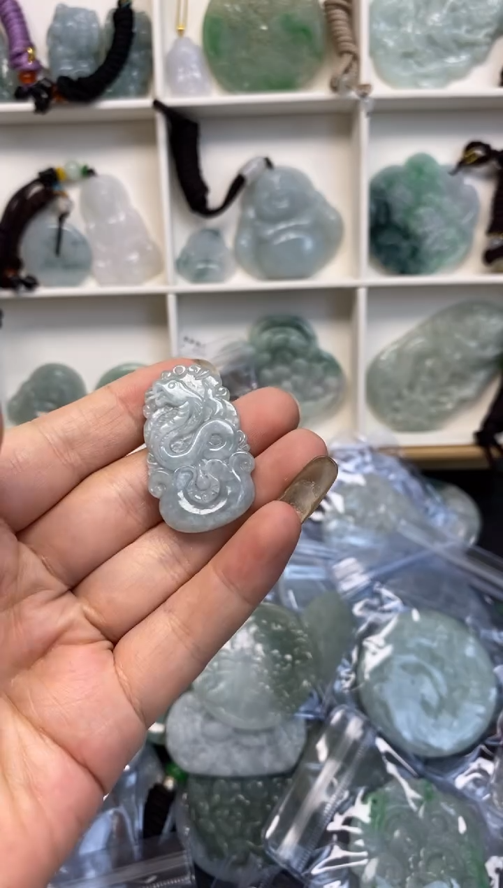 【闪购商品】翡翠颈饰未镶嵌蛇