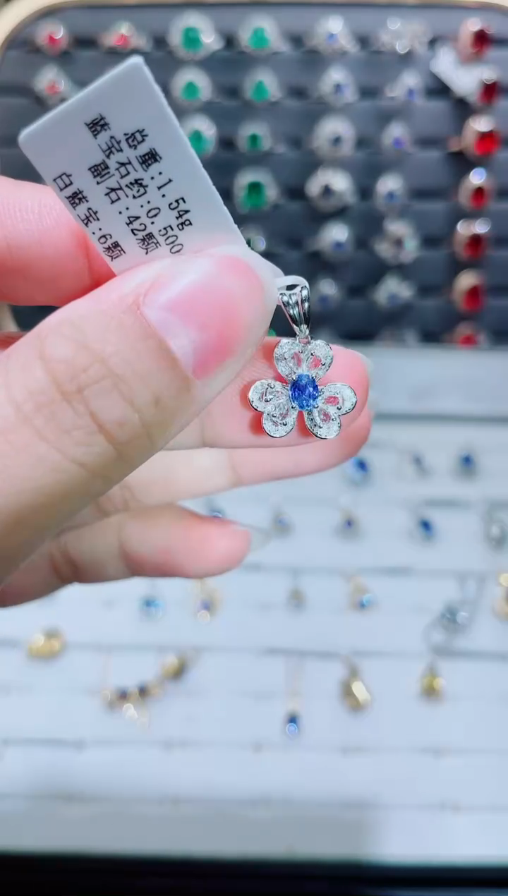 【闪购商品】蓝宝石吊坠18K金镶嵌·