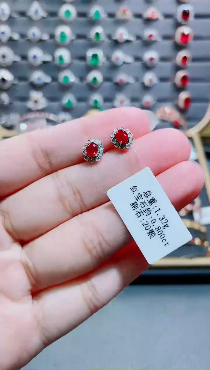 【闪购商品】红宝石耳钉18K金镶嵌·