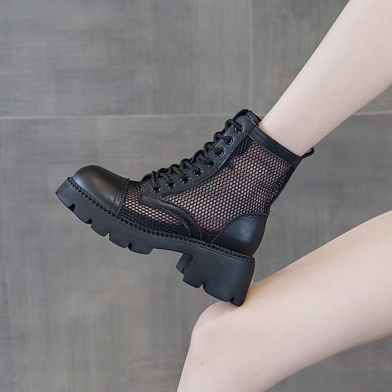 白色马丁靴女夏季薄款2025新款网纱透气镂空短靴厚底增高粗跟凉靴