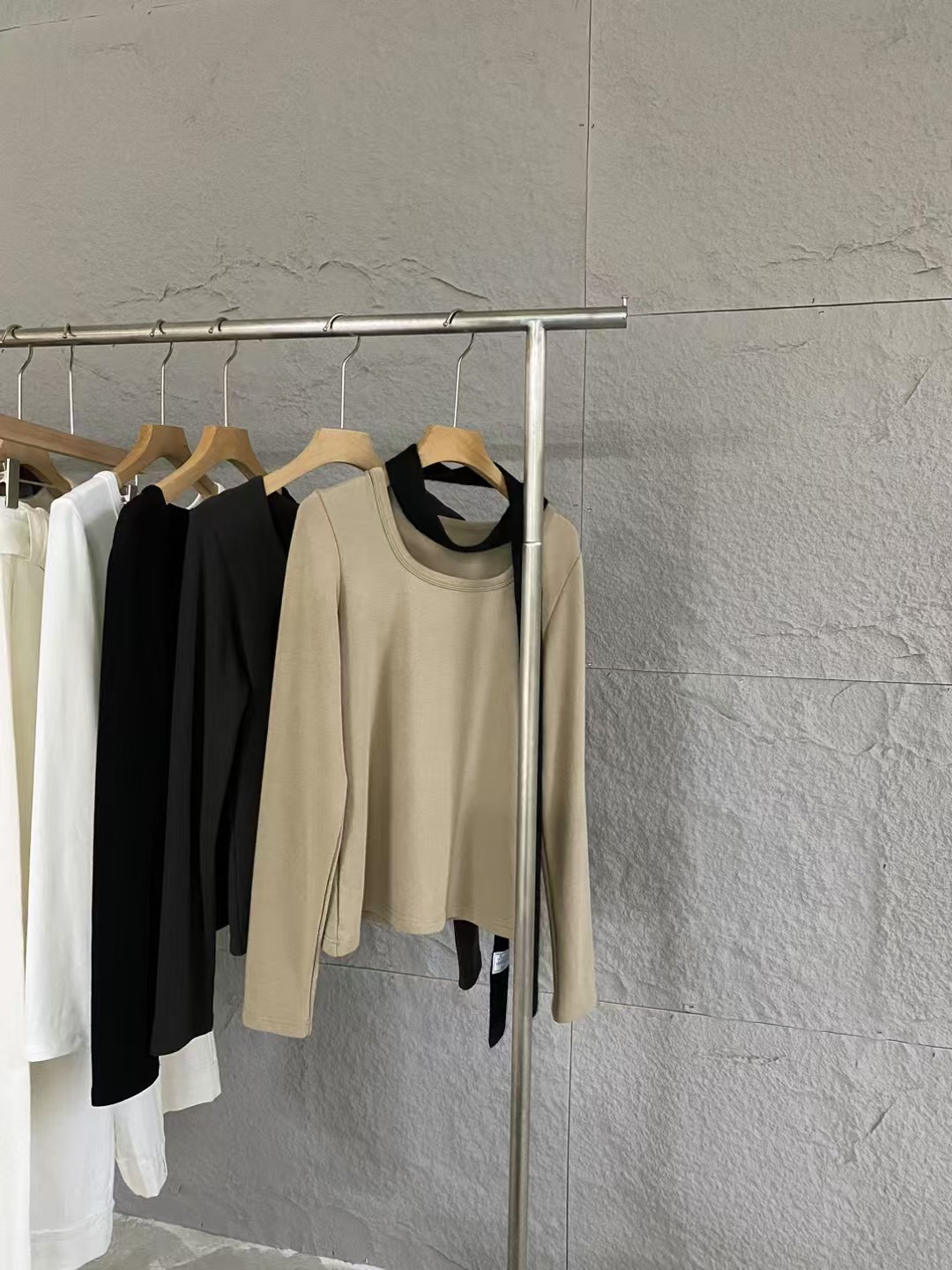 内里磨毛方领打底上衣