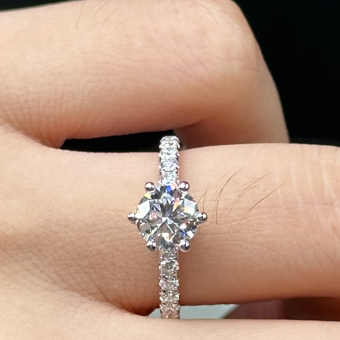 实验室培育钻石铂金经典气质白月光六爪戒指求婚钻戒送老婆送女友