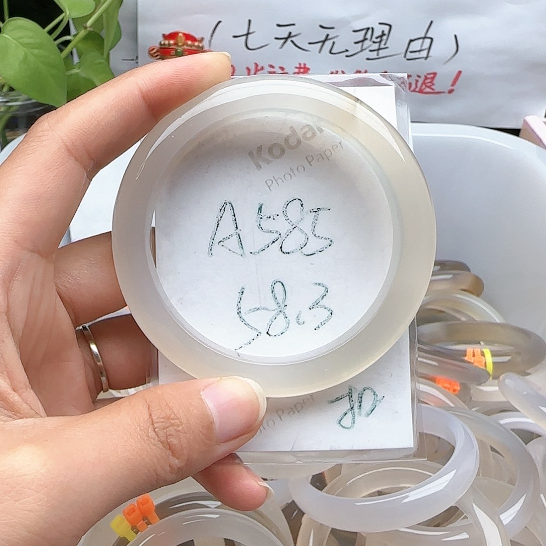 玛瑙/玉髓手镯未镶嵌