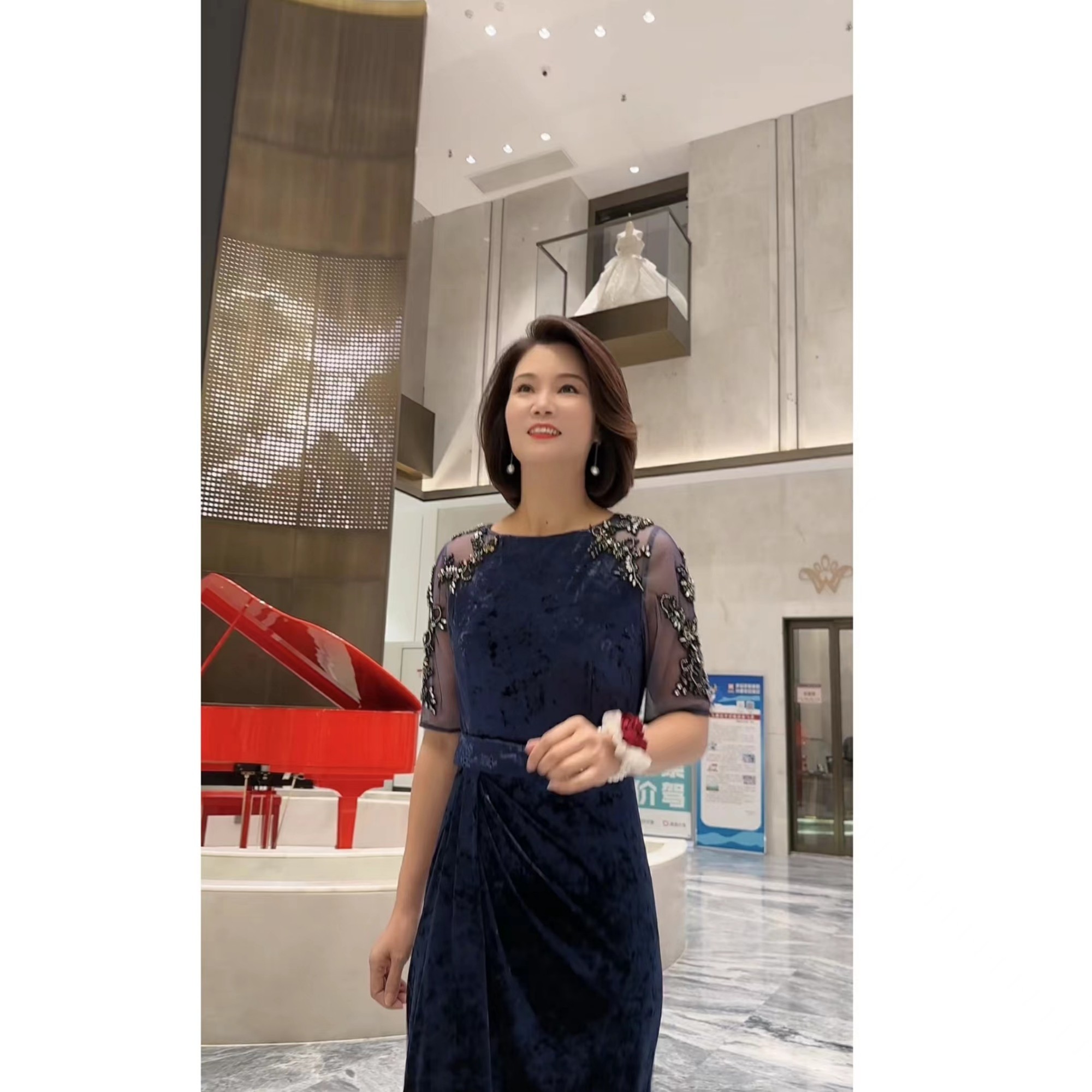 1748-喜婆婆喜妈妈温柔轻奢优雅高定婚礼礼服喜婆婚礼服