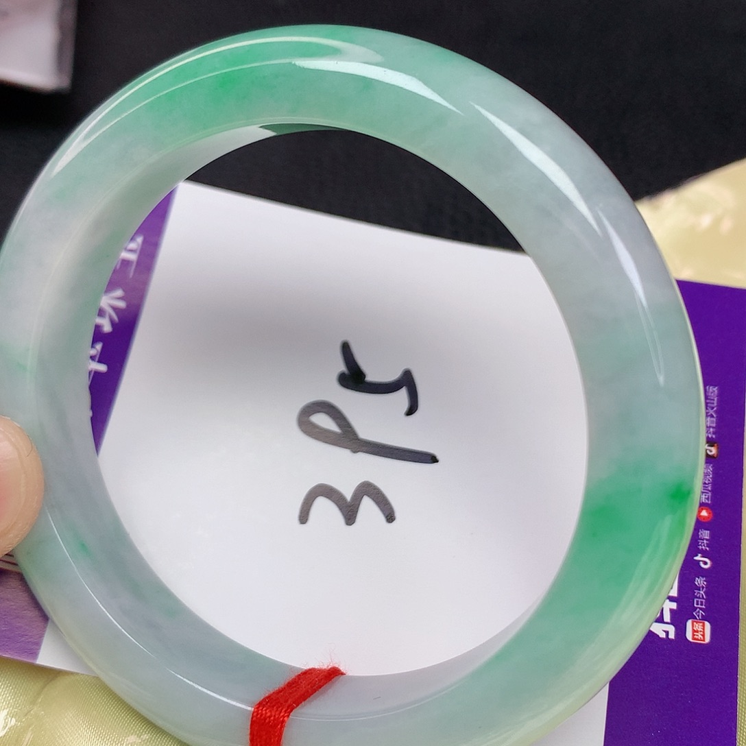 翡翠手镯未镶嵌58+ 翡翠手镯