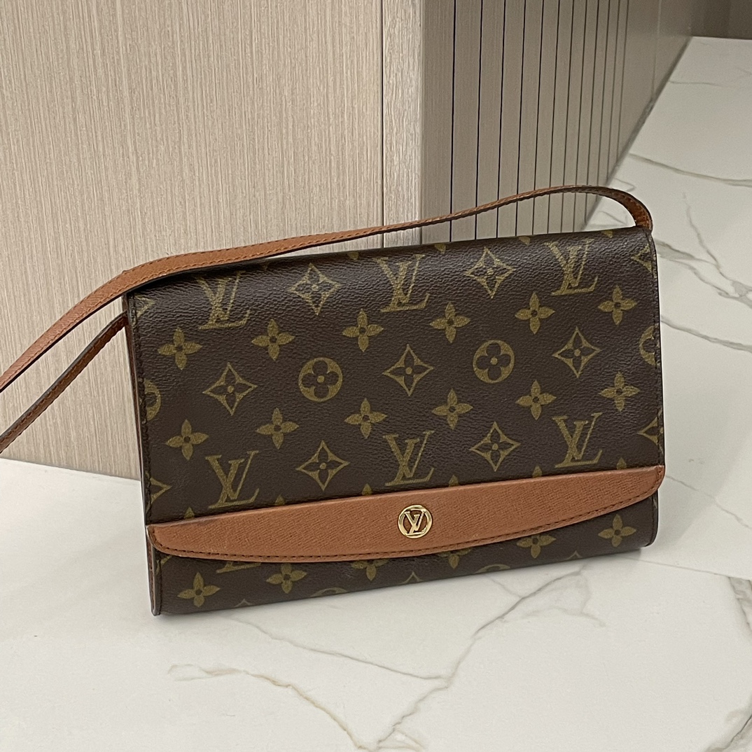 95新  孟溪专属/ LV/路易威登 红皮老花信封包 #9563