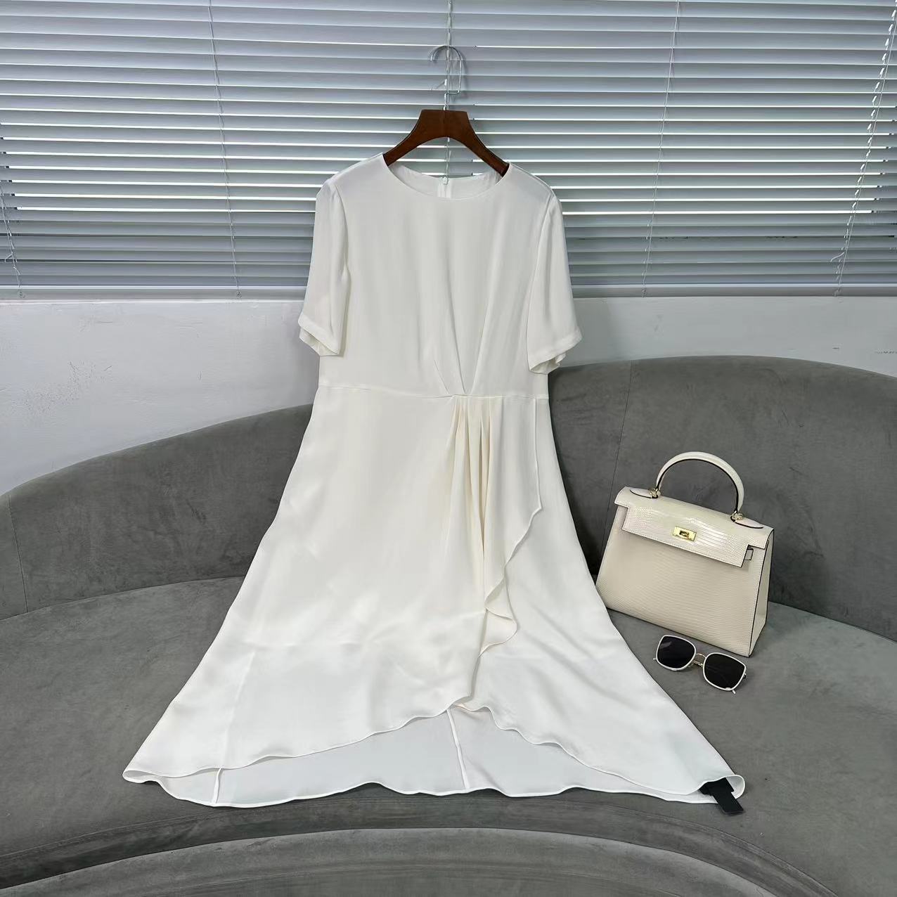 【花滿林】‘白月光’圆领下摆不规则连衣裙5379