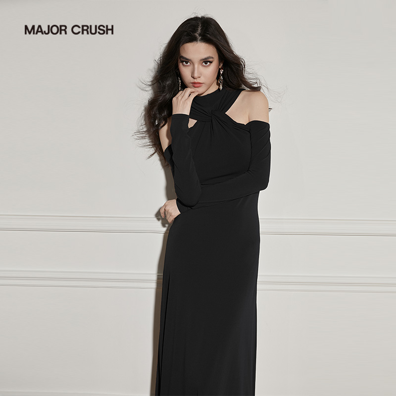MAJOR CRUSH法式时尚轻奢性感露肩黑色早秋开叉显瘦连衣裙4698