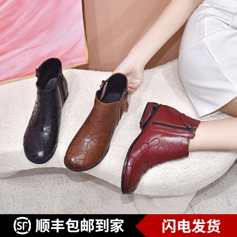 短靴软皮2023舒适平底圆头新款秋冬季靴子复古软底妈妈鞋时尚休闲