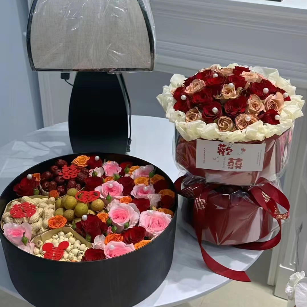 一束订婚花束和四件套