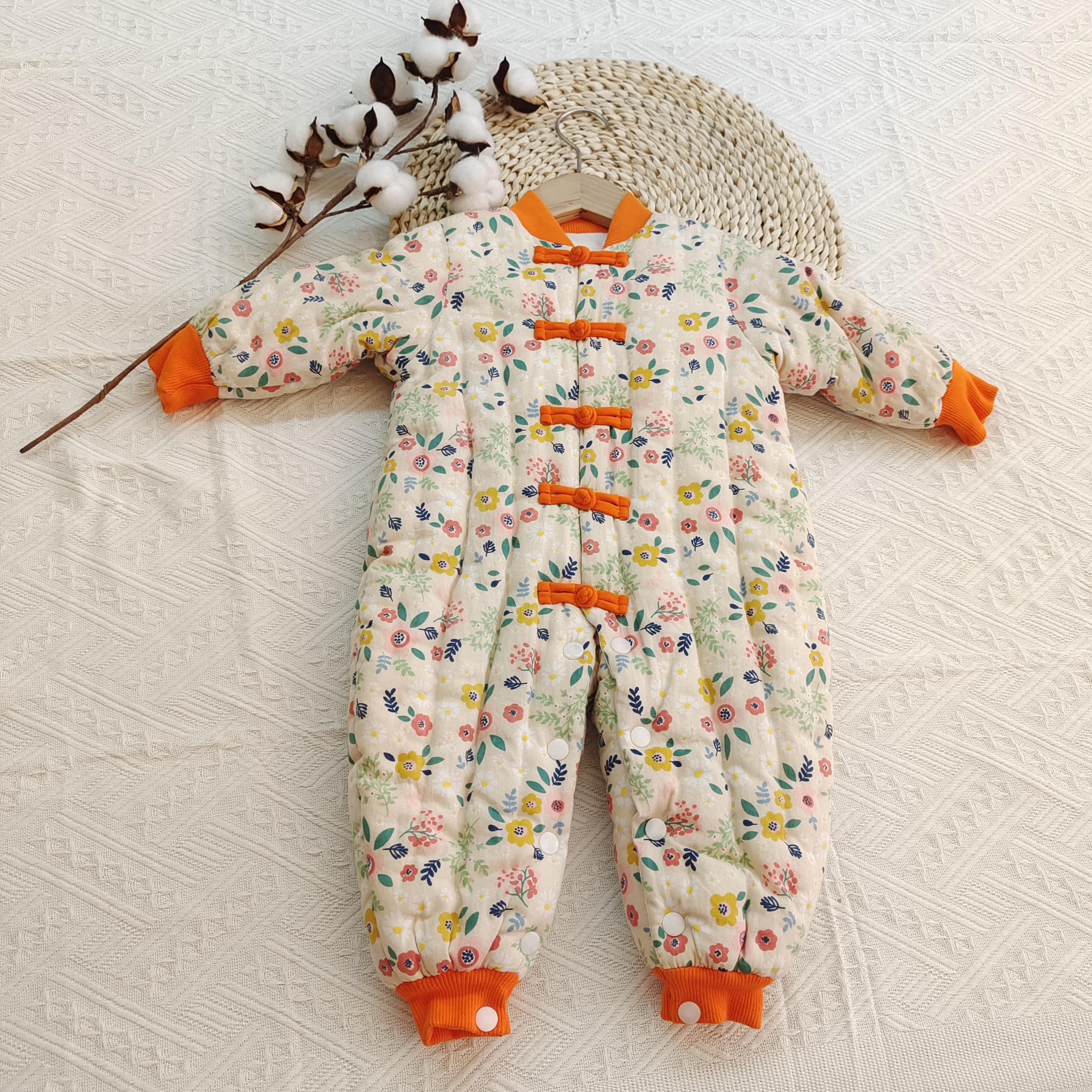 田园风复古盘扣宝宝手工棉花连体衣爬爬服哈衣婴幼儿冬季冬款加厚