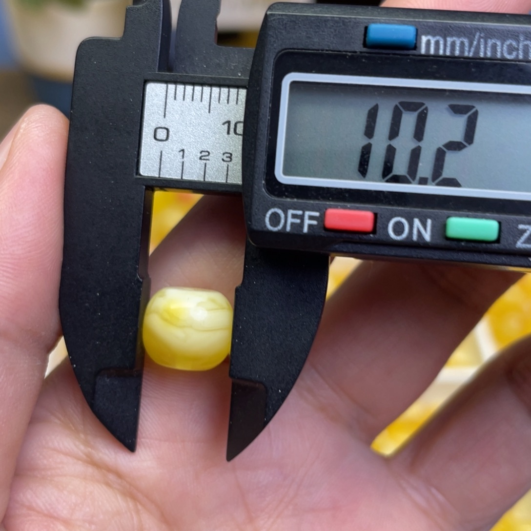 琥珀裸石未镶嵌成品