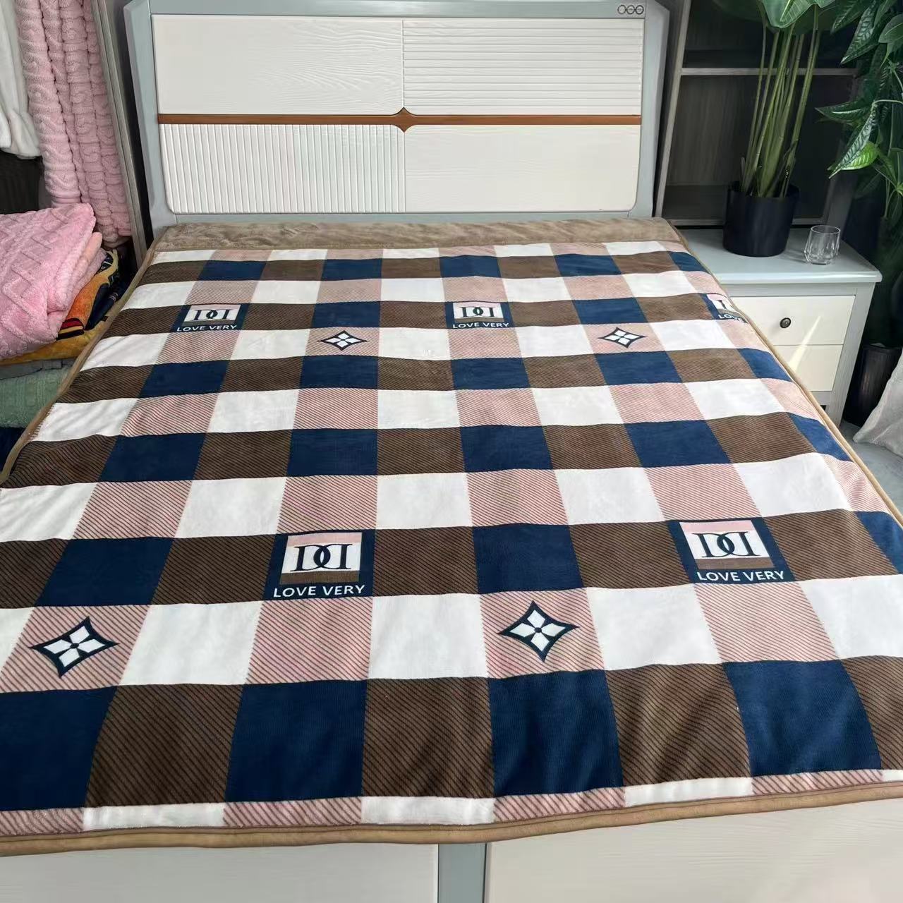 DG双格1.5×2.0被子蓝色加厚格子印花单人磨毛斜纹牛奶绒盖被