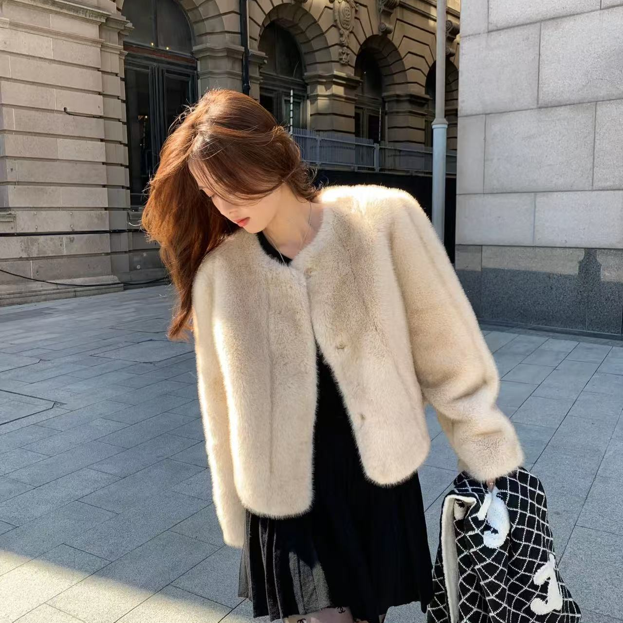 2024新款秋冬ins简约气质保暖毛毛短外套