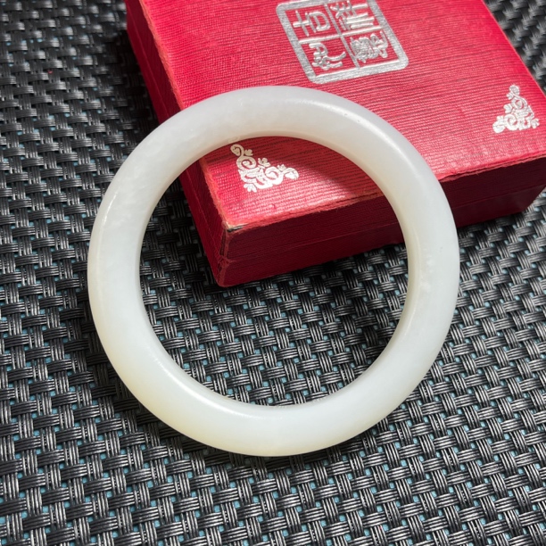 新疆和田白玉手镯