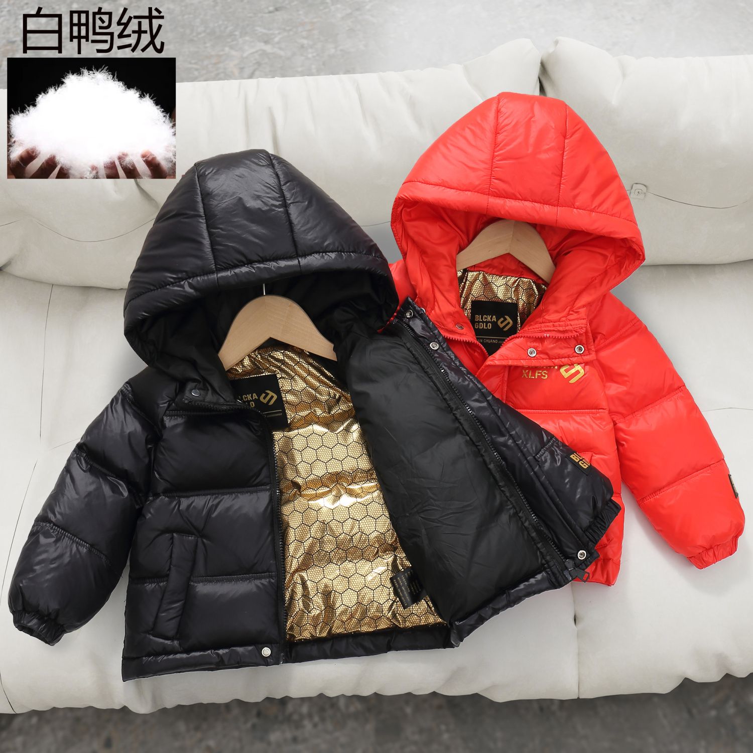 新款儿童黑金羽绒服男女中大童加厚保暖时尚洋气短款连帽冬季外套