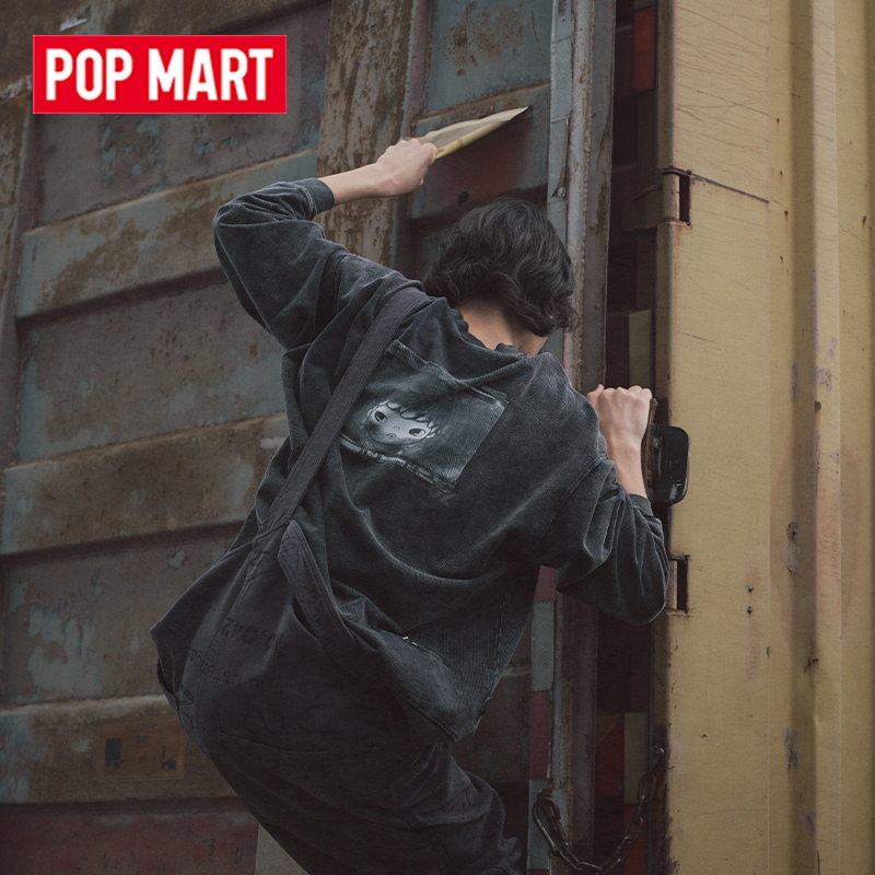 泡泡玛特Hirono Living Wild 衰败城市系列小野 剪贴报卫衣水洗黑