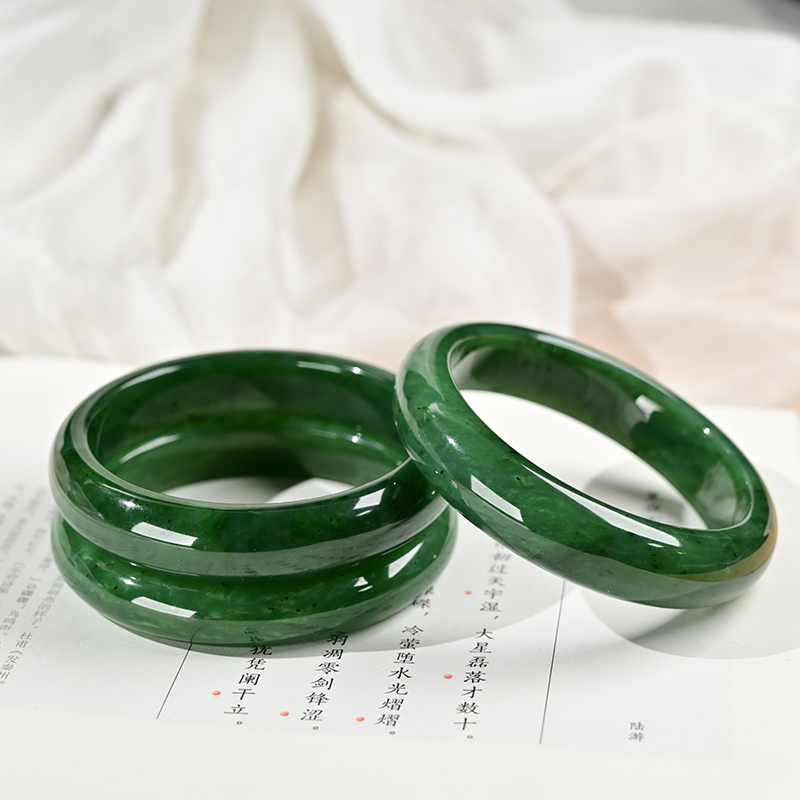 和田玉手镯和田碧玉阳绿手镯拍一发一多样性发货质地细腻珍藏