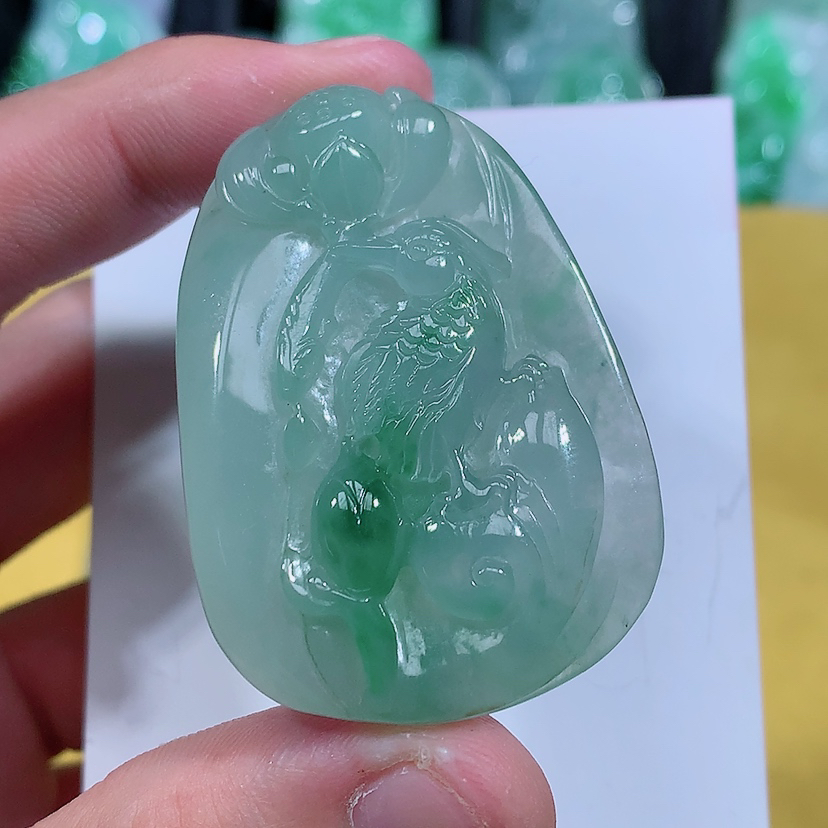 天然A货缅甸翡翠老坑老料飘绿莲花鱼鸟语花香吊坠，照片左滑看尺寸