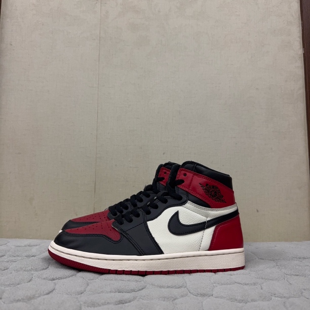 95新 AIR JORDAN 42码/aj1黑红脚趾/原盒/98新/板鞋