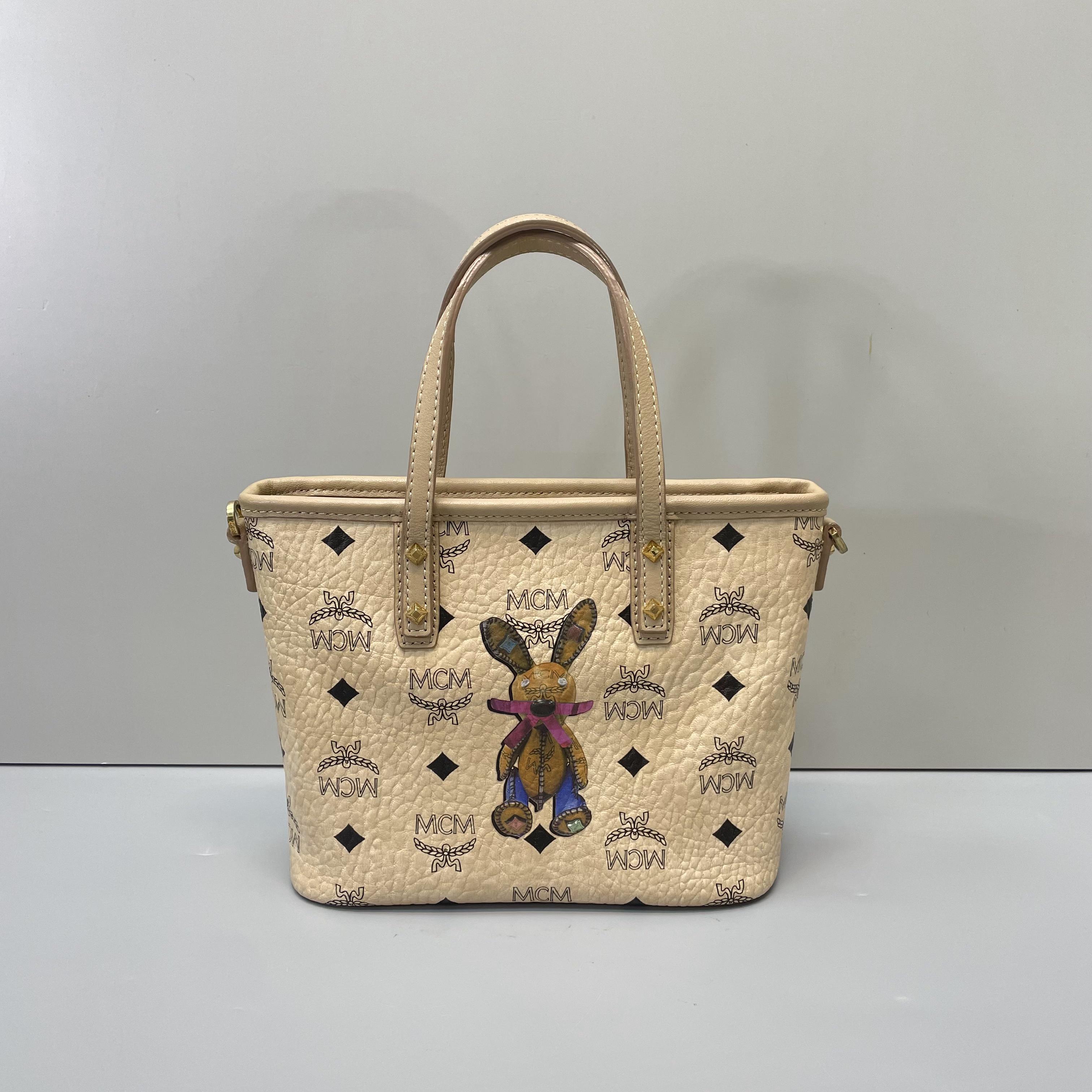 90新 MCM 媚姐/mcm奶茶色兔子菜篮子20x16x8cmF102513