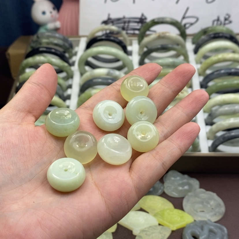 【闪购商品】蛇纹石玉手镯未镶嵌