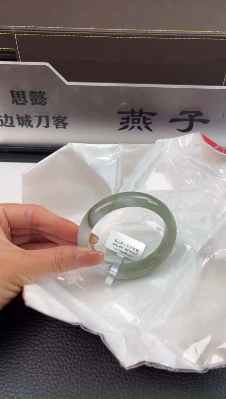 【闪购商品】翡翠手镯未镶嵌翡翠手镯(微瑕)