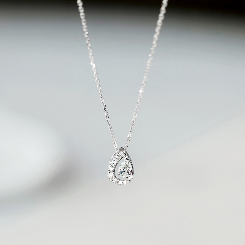 实验室培育钻石新品18k金水滴项链女围镶培育钻石百搭通勤款