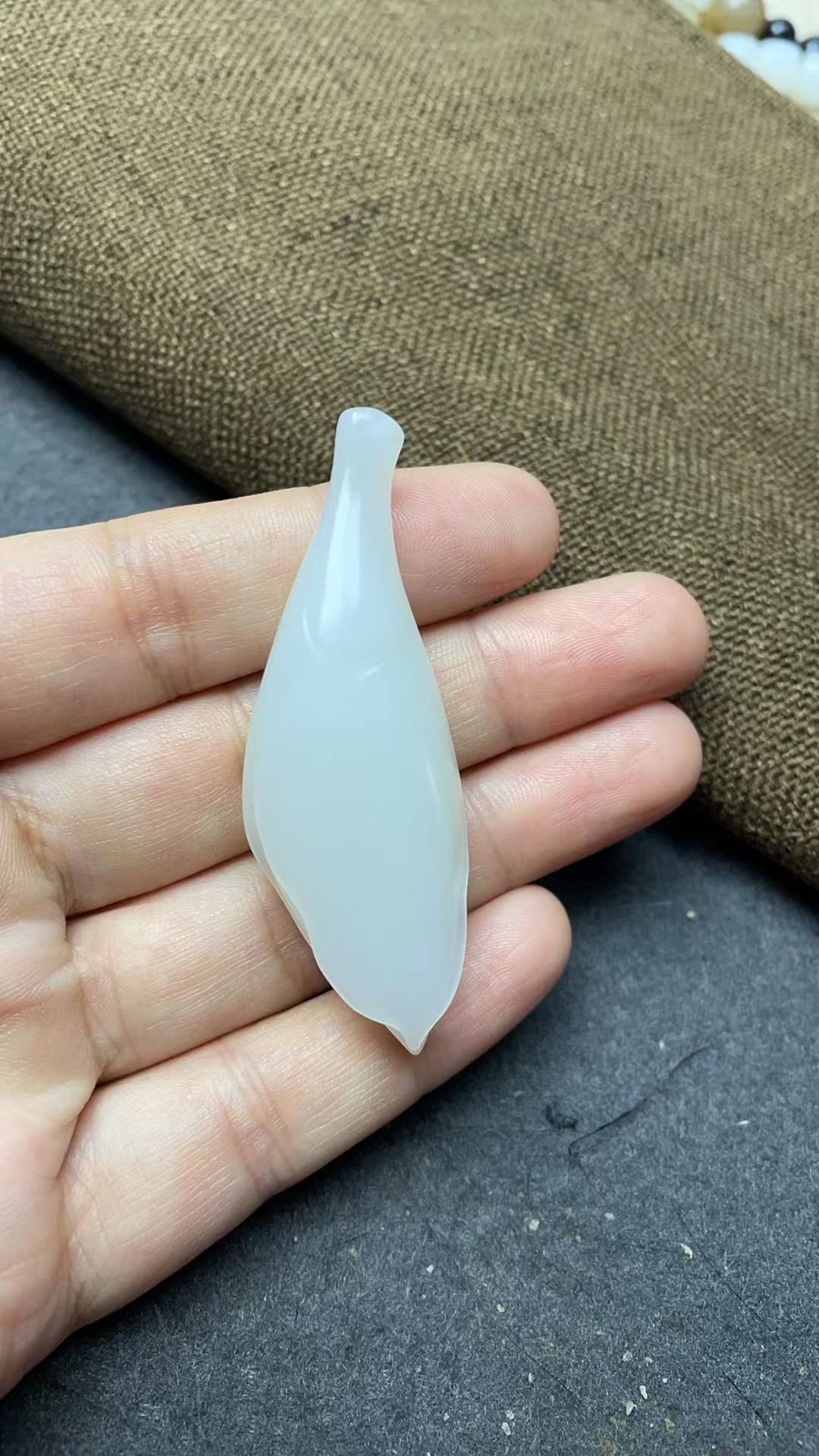 收藏级新疆和田玉高品质吊坠玉兰花挂件！质地细腻油润白度好！