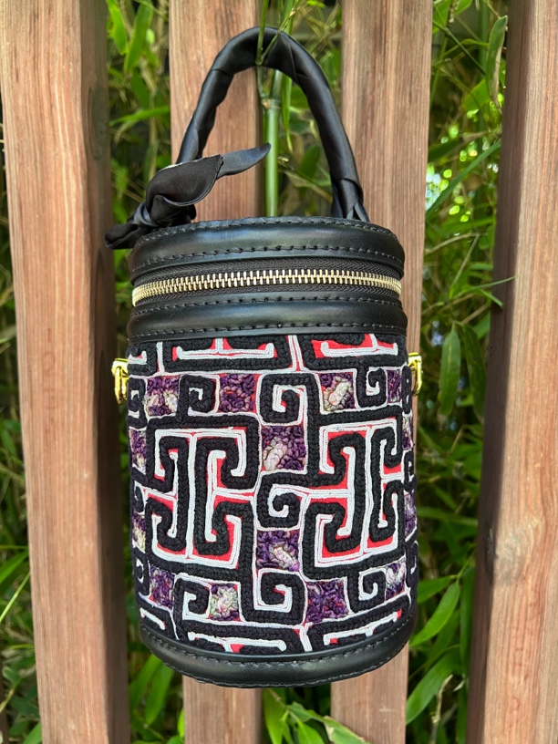 原创设计老绣织锦水桶包