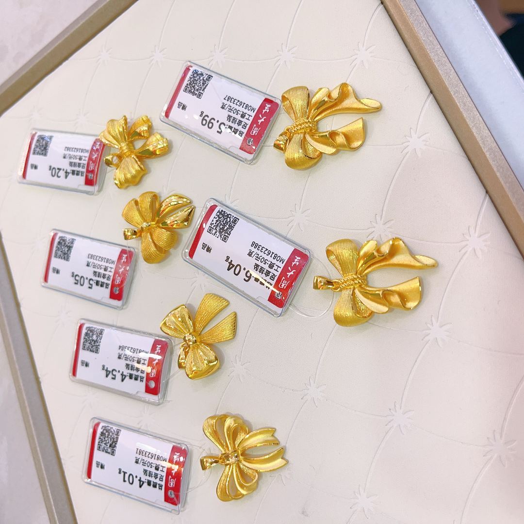 Chow Tai Seng/周大生免费编足金蝴蝶结吊坠甜美精致时尚大蝴蝶结