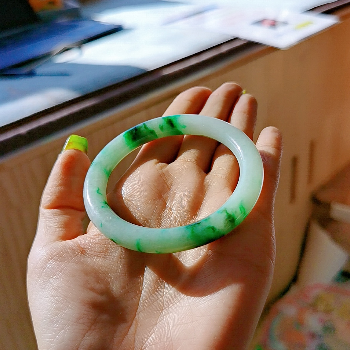 天然翡翠手镯正阳绿，辣阳绿，有纹特价