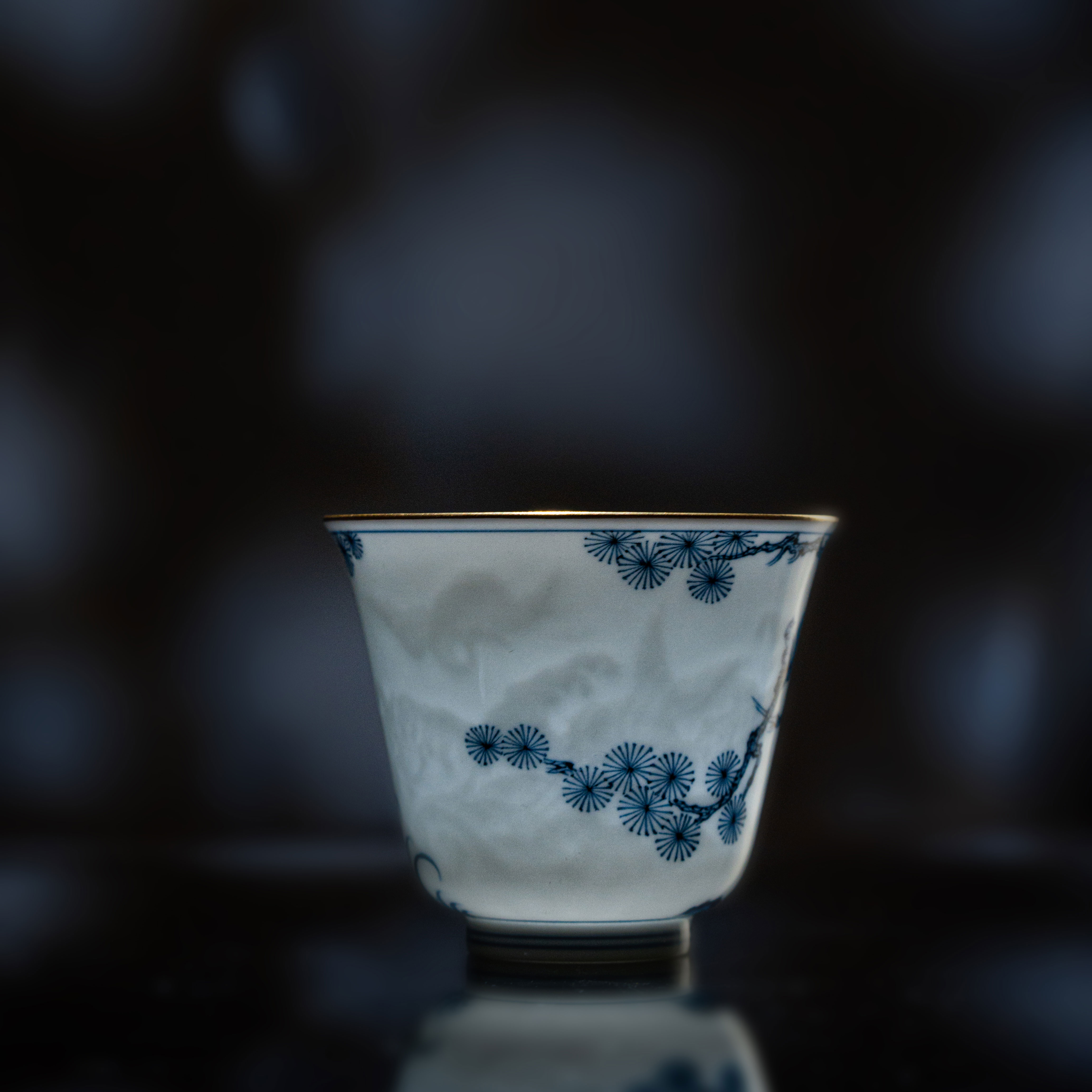 清本源明式青花松树纹描金铃铛杯