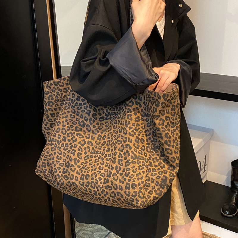韩系小众豹纹帆布包女春夏新款休闲慵懒风单肩包大容量通勤托特包